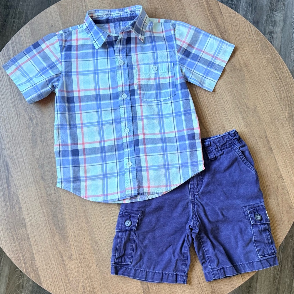 🐻 2/$25 • Cute Outfit • Plaid Short-Sleeve Button-Up Shirt & Navy Cargo Shorts